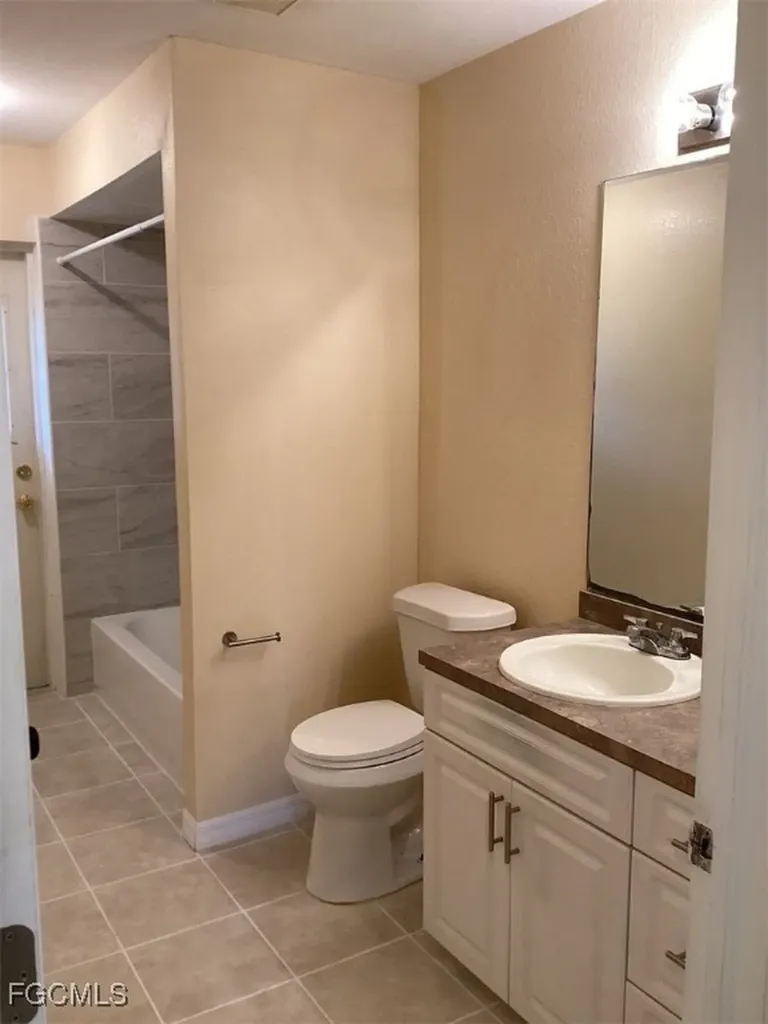 1436 SE 10th Terrace Cape Coral FL 33990