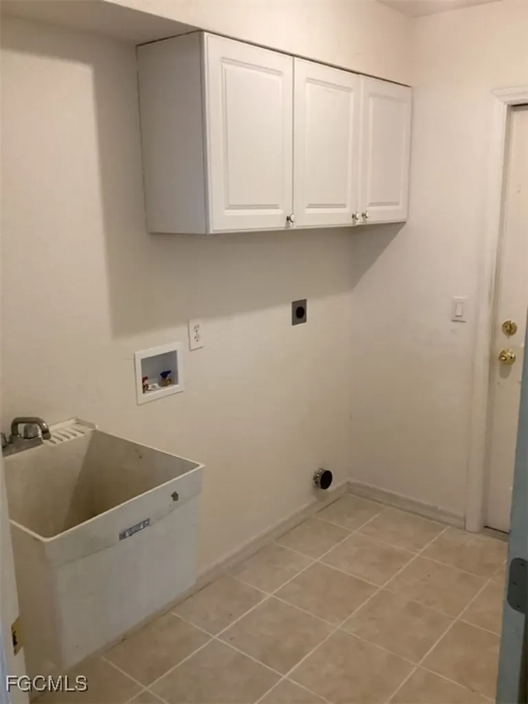 1436 SE 10th Terrace Cape Coral FL 33990