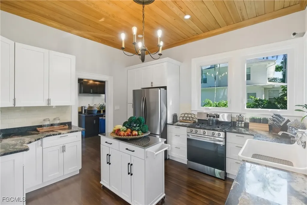 101 Fairview Avenue Fort Myers FL 33905