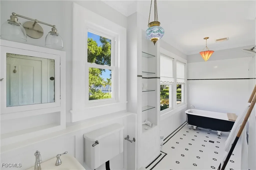 101 Fairview Avenue Fort Myers FL 33905