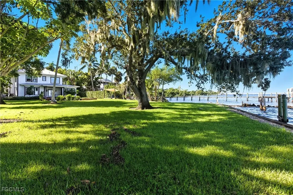 101 Fairview Avenue Fort Myers FL 33905