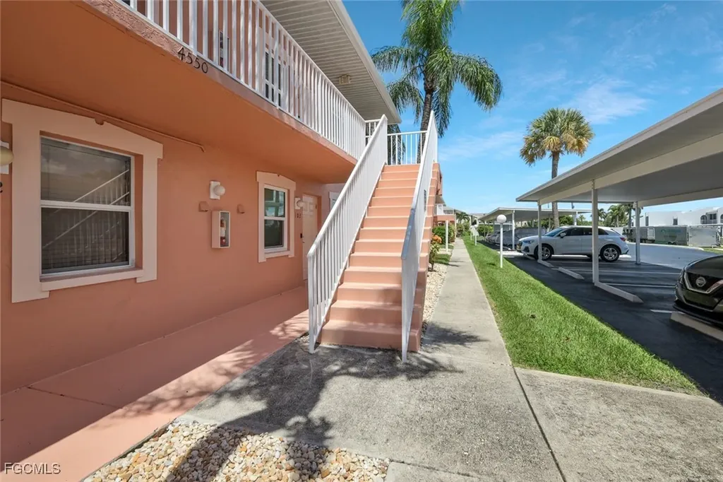4550 SE 5th Place Cape Coral FL 33904