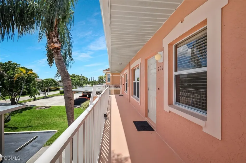 4550 SE 5th Place Cape Coral FL 33904