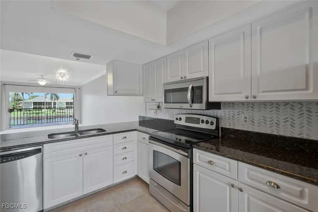 4550 SE 5th Place Cape Coral FL 33904