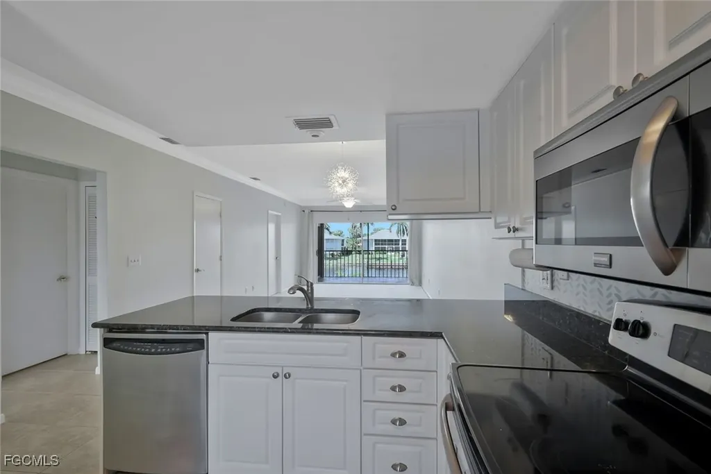 4550 SE 5th Place Cape Coral FL 33904