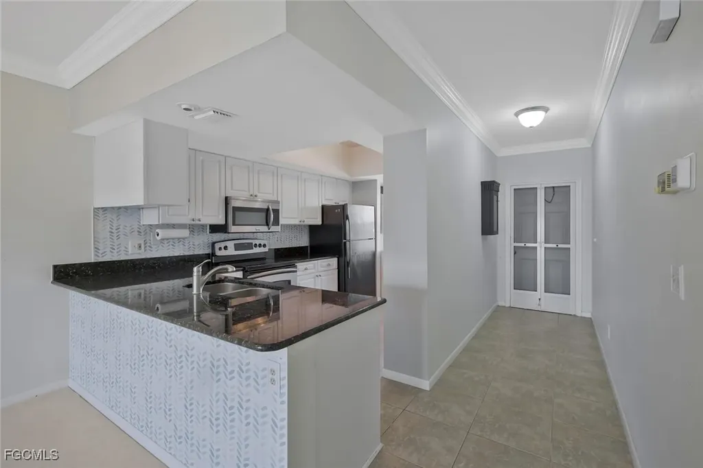 4550 SE 5th Place Cape Coral FL 33904