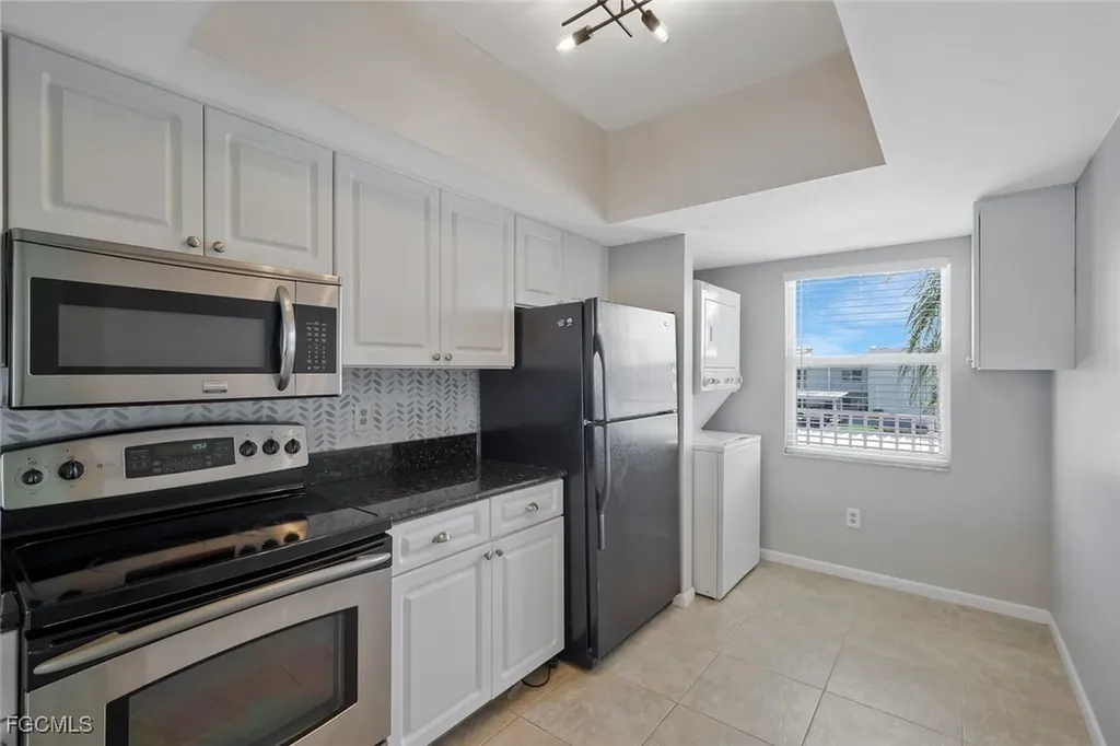 4550 SE 5th Place Cape Coral FL 33904