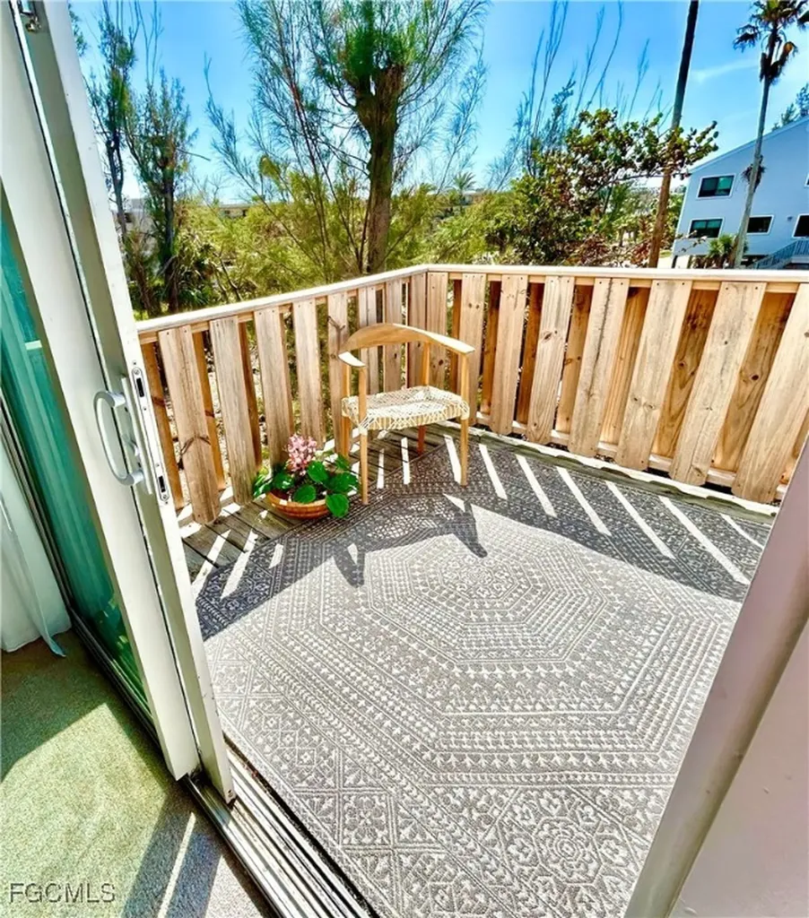 1390 Middle Gulf Drive Sanibel FL 33957