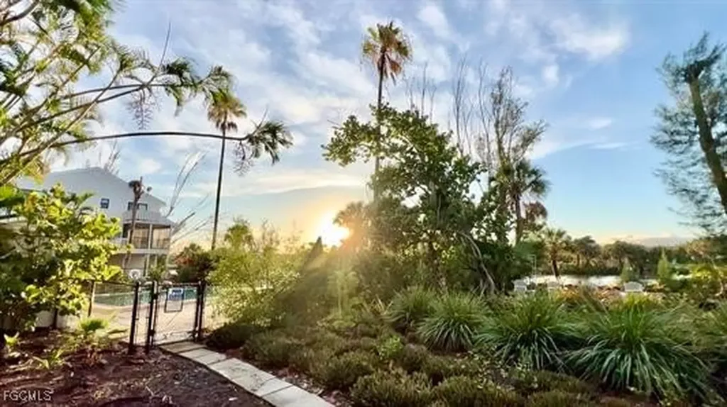 1390 Middle Gulf Drive Sanibel FL 33957