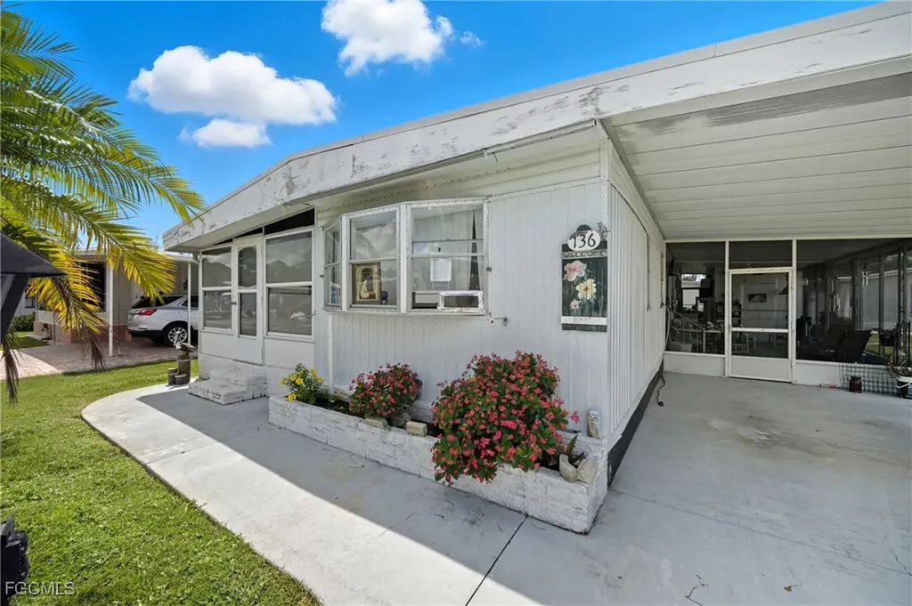 136 Lexington Avenue Fort Myers FL 33908