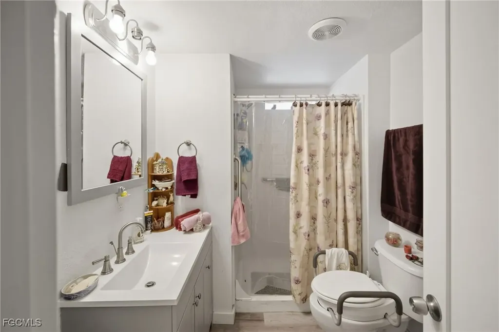 136 Lexington Avenue Fort Myers FL 33908