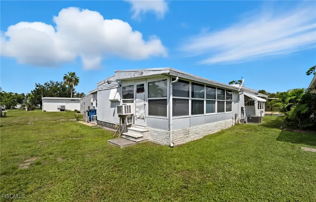 136 Lexington Avenue Fort Myers FL 33908