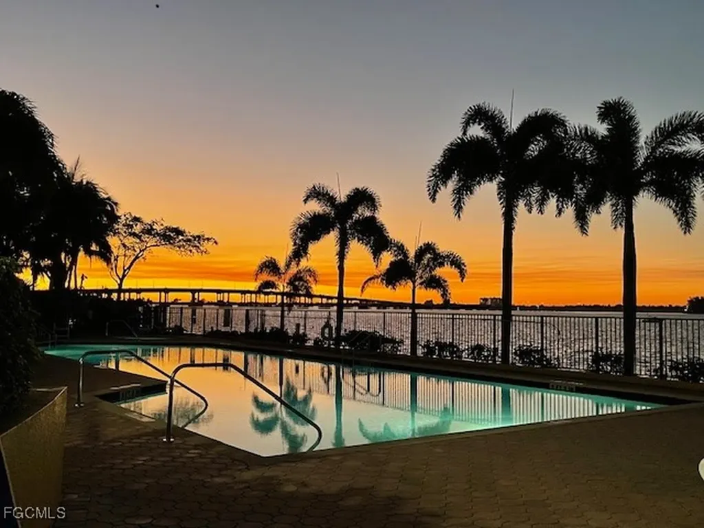 2797 1st Street Fort Myers FL 33916