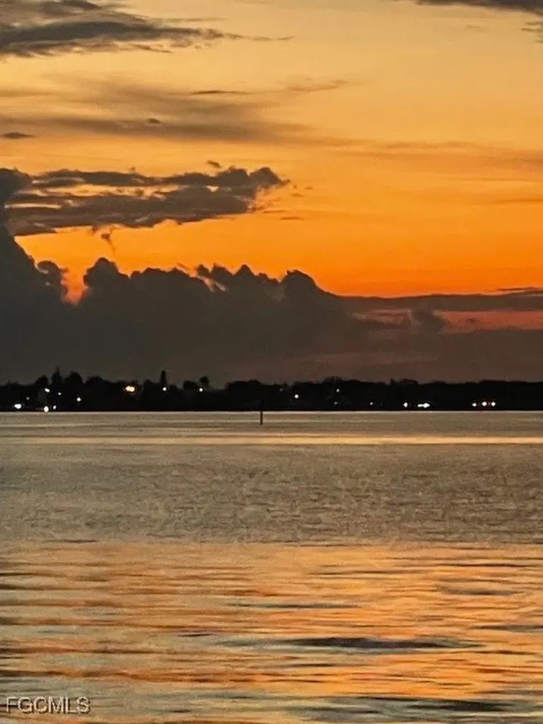 2797 1st Street Fort Myers FL 33916