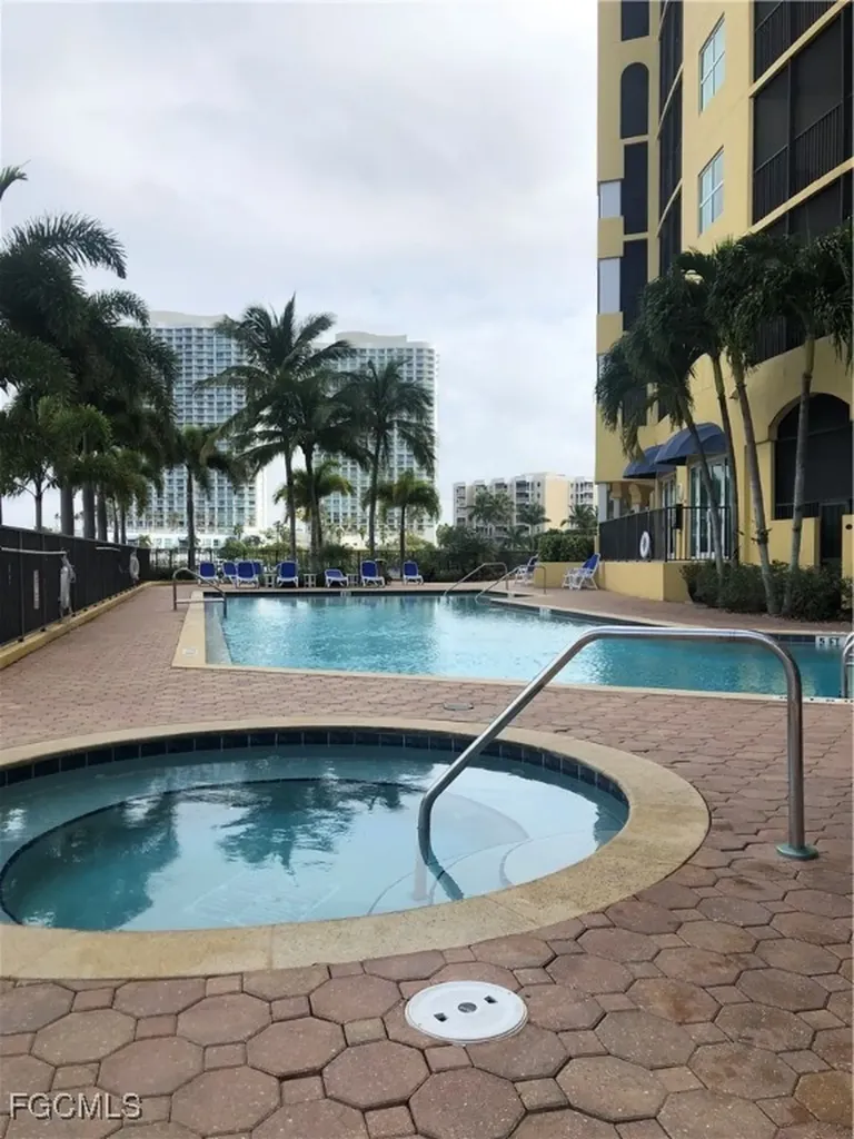 2797 1st Street Fort Myers FL 33916