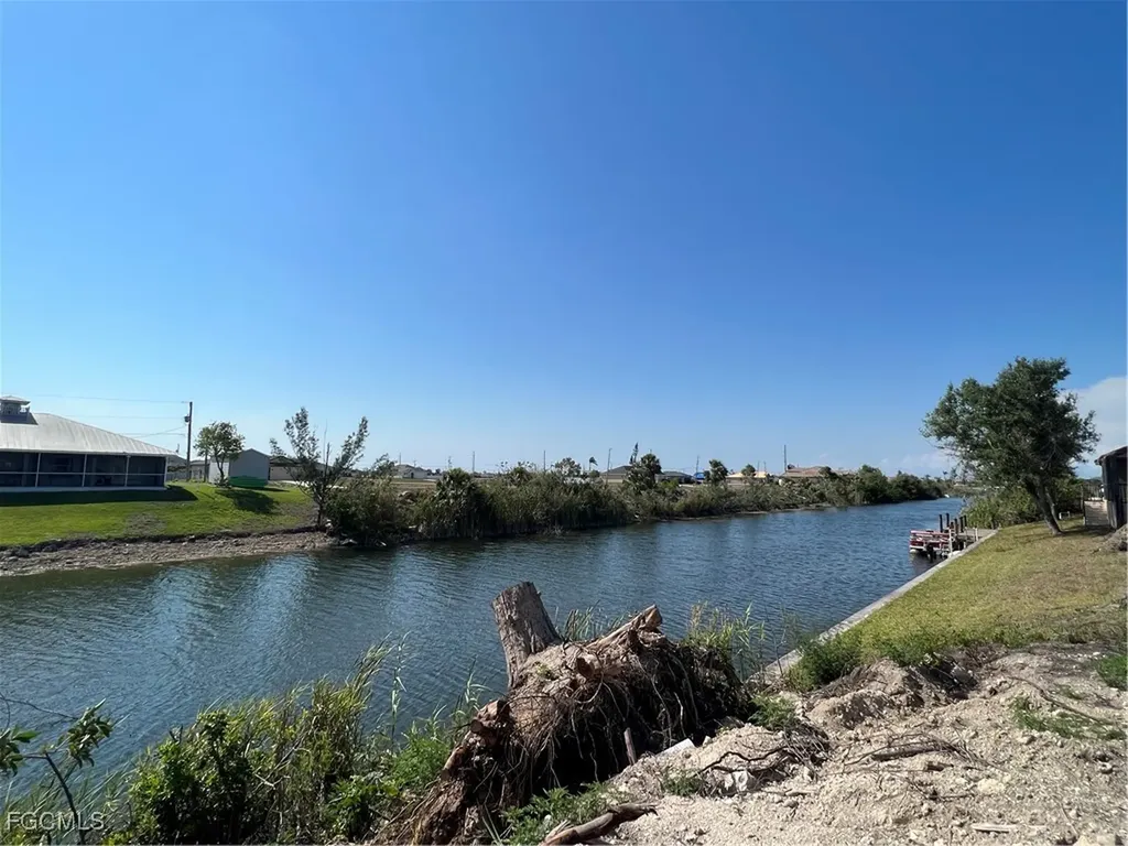 2204 NW 6th Place Cape Coral FL 33993