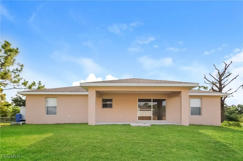 1910 Wanda Avenue N Lehigh Acres FL 33971