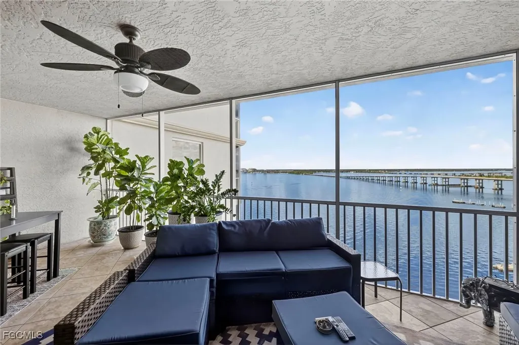 Fort Myers FL, 2090 W First Street, Unit G1207