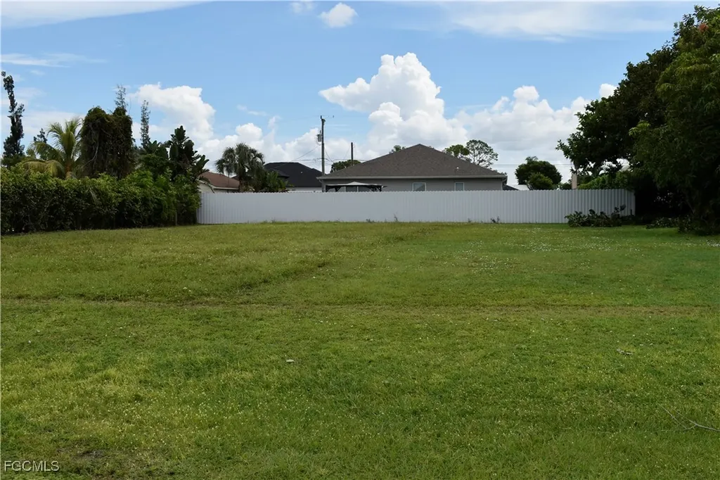 805 SW 6th Court Cape Coral FL 33991