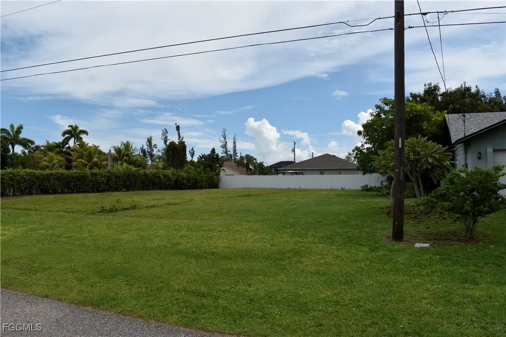 805 SW 6th Court Cape Coral FL 33991