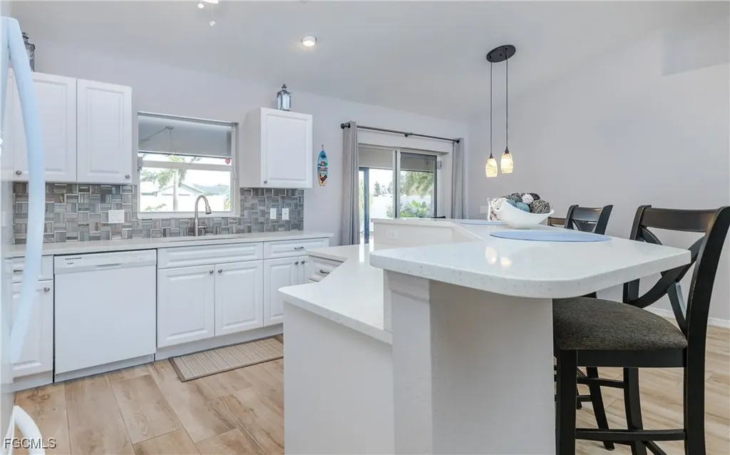 1013 SW 4th Place Cape Coral FL 33991