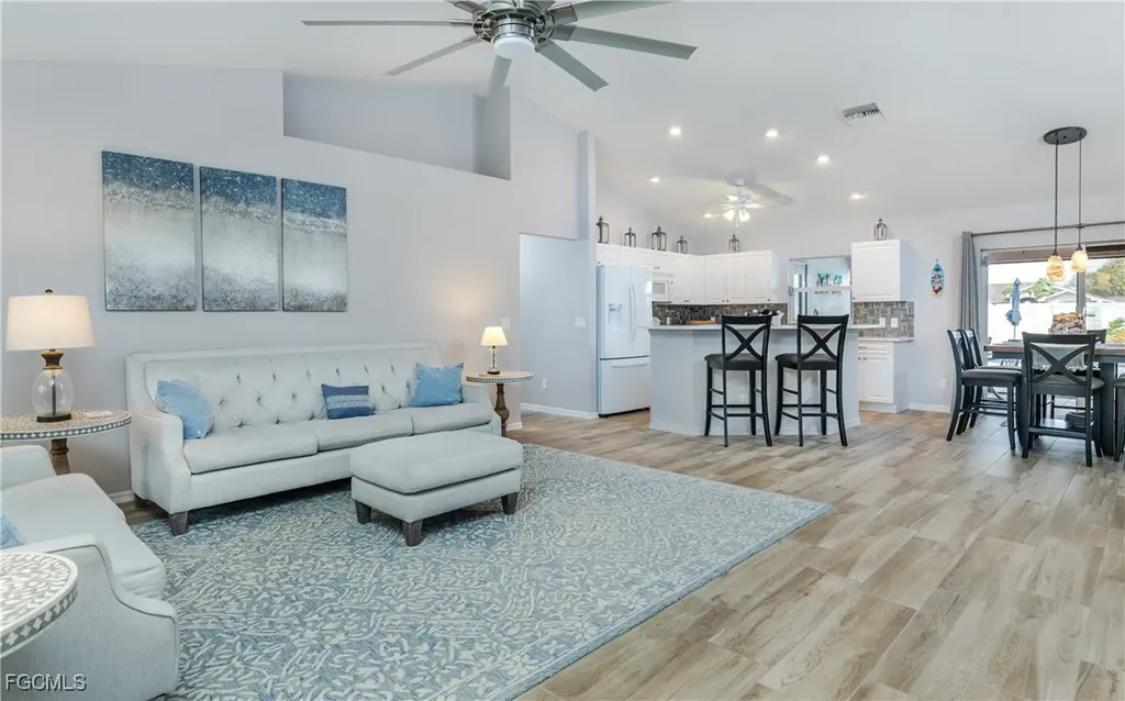 1013 SW 4th Place Cape Coral FL 33991