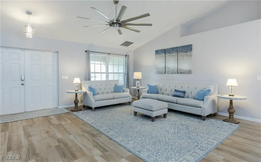 1013 SW 4th Place Cape Coral FL 33991