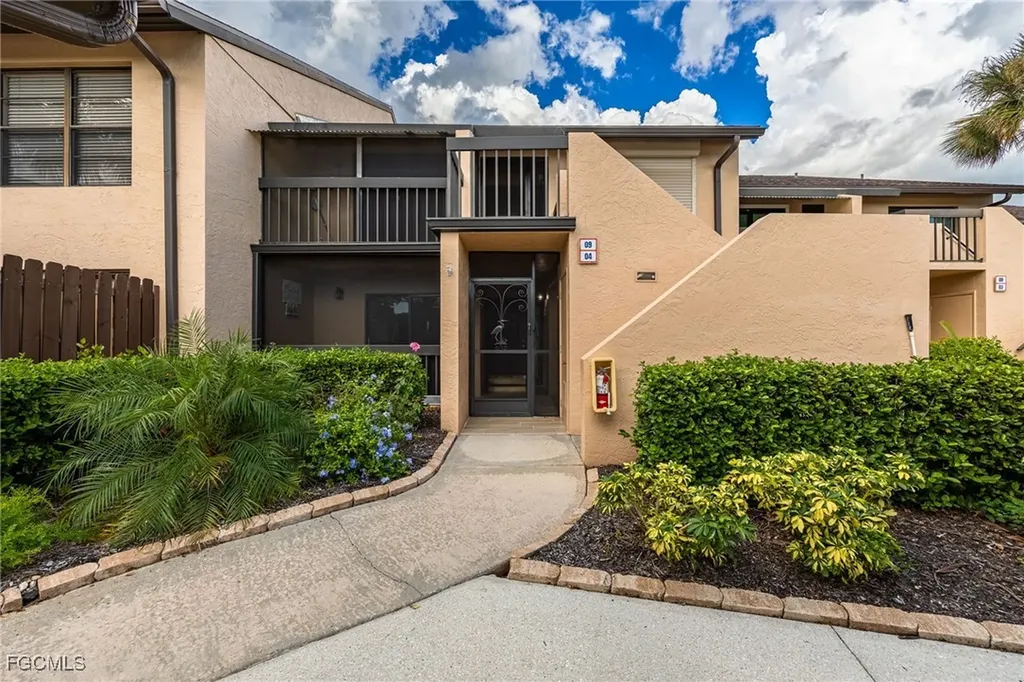 North Fort Myers FL, 15444 Admiralty Circle, Unit 4