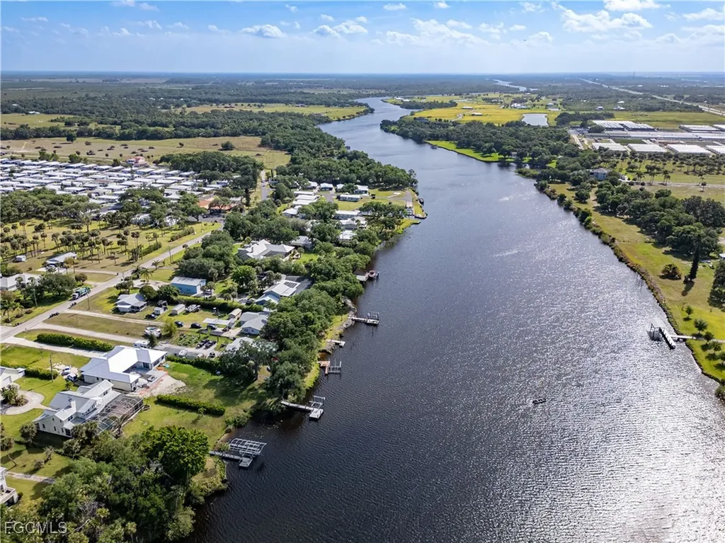 21900 Pearl Street Alva FL 33920