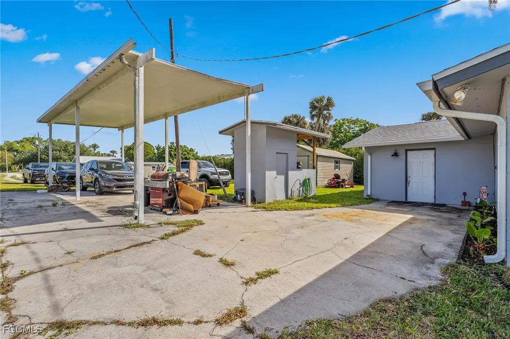 21900 Pearl Street Alva FL 33920