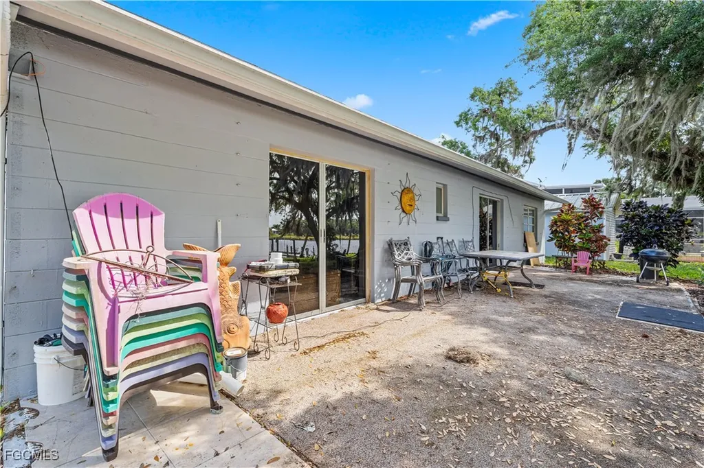 21900 Pearl Street Alva FL 33920