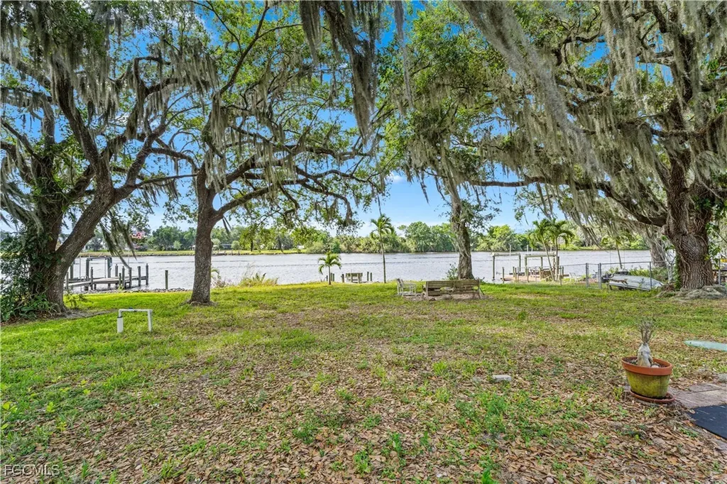 21900 Pearl Street Alva FL 33920