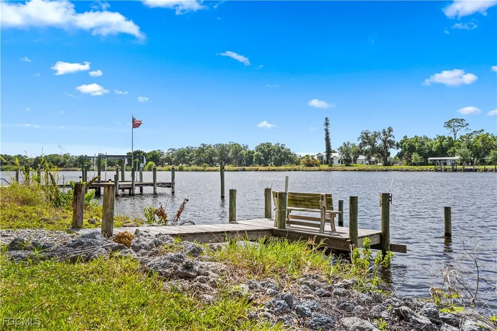 21900 Pearl Street Alva FL 33920