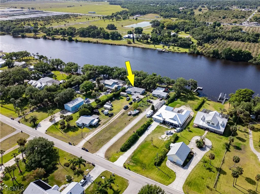 21900 Pearl Street Alva FL 33920