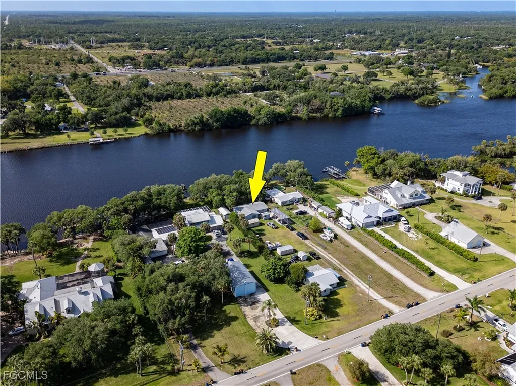 21900 Pearl Street Alva FL 33920