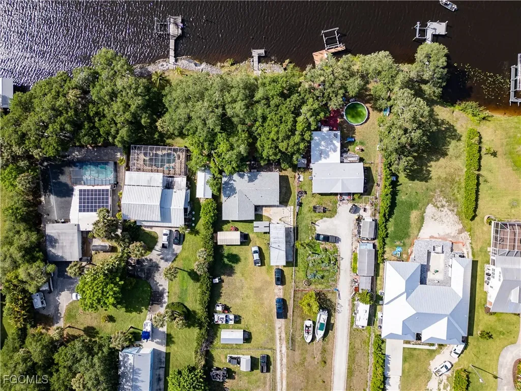 21900 Pearl Street Alva FL 33920