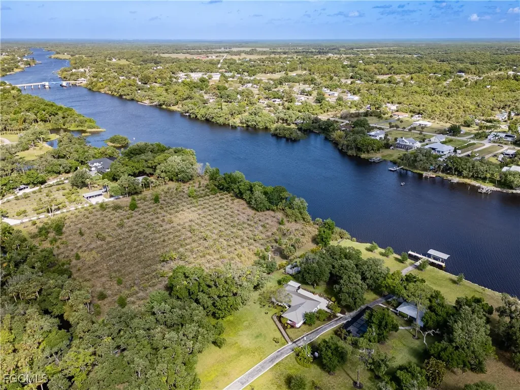 21900 Pearl Street Alva FL 33920