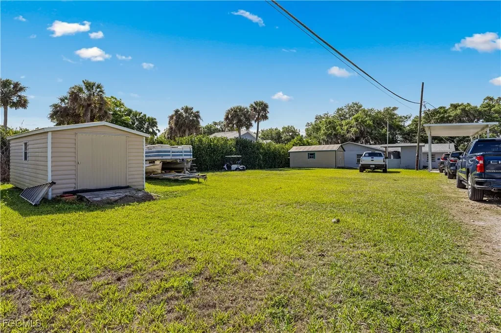 21900 Pearl Street Alva FL 33920