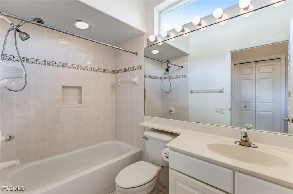 9141 Garden Pointe Fort Myers FL 33908