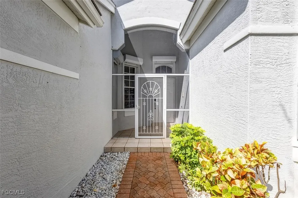 9141 Garden Pointe Fort Myers FL 33908