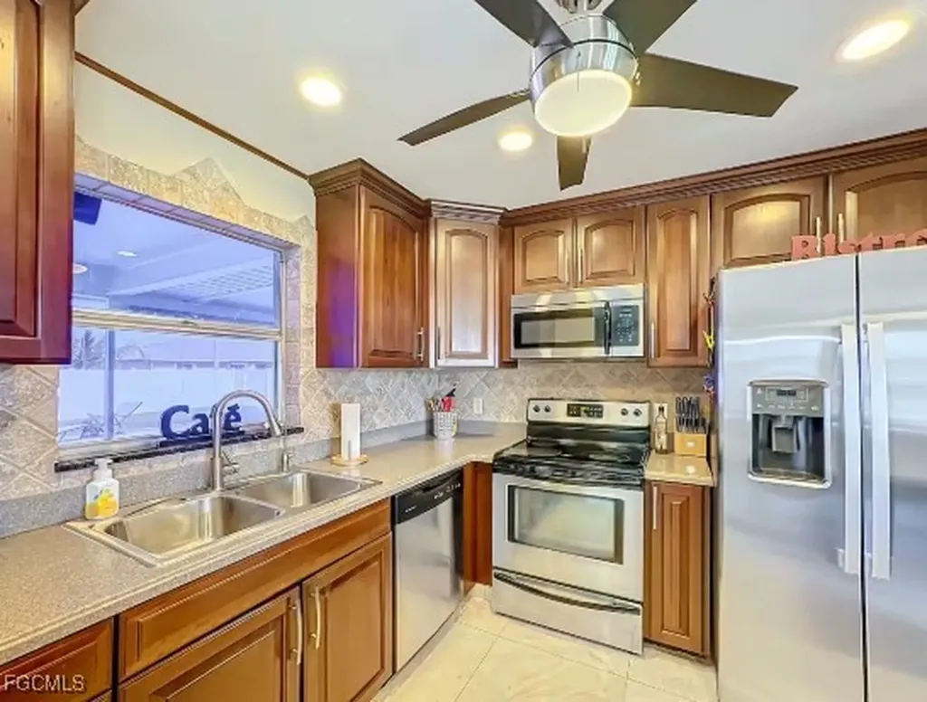 4502 SW 6th Avenue Cape Coral FL 33914