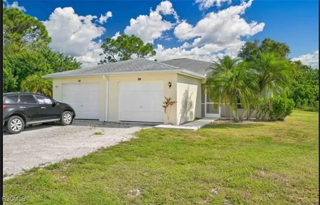 465-467 Lillon Avenue S Lehigh Acres FL 33974