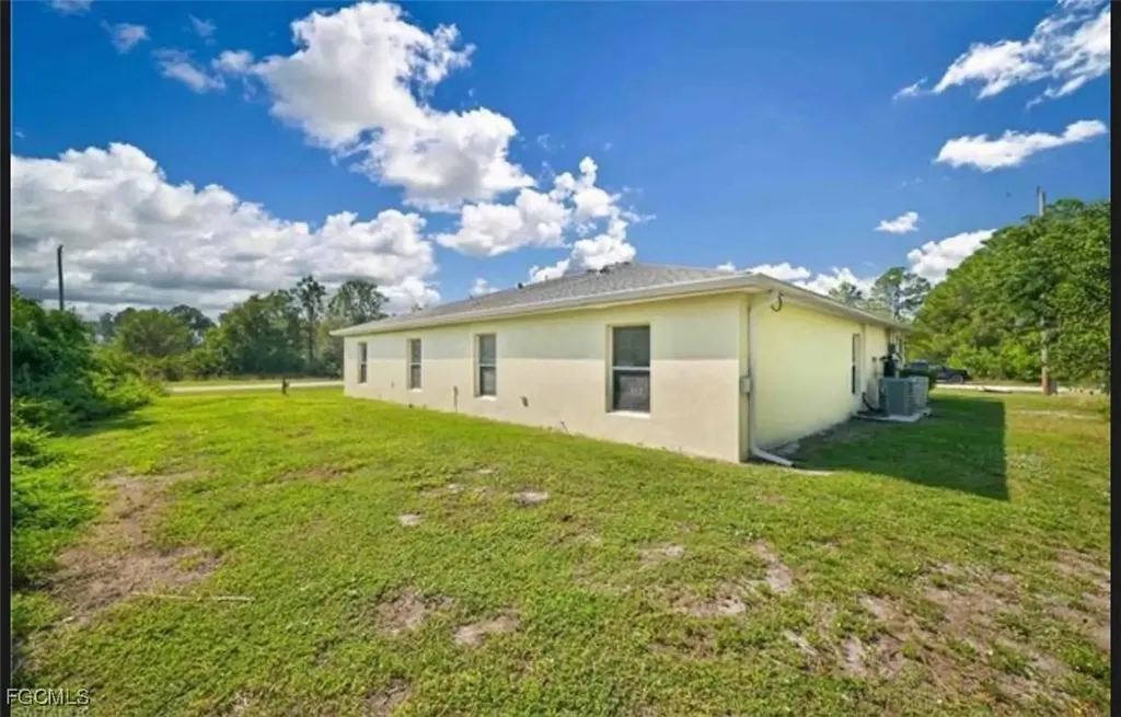 465-467 Lillon Avenue S Lehigh Acres FL 33974