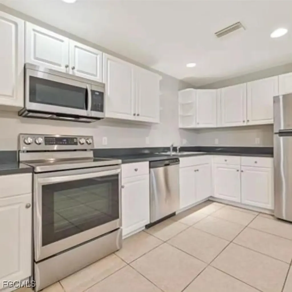 465-467 Lillon Avenue S Lehigh Acres FL 33974