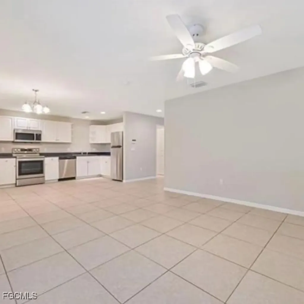 465-467 Lillon Avenue S Lehigh Acres FL 33974