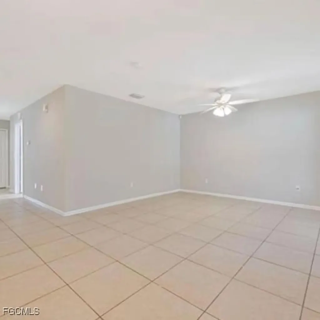 465-467 Lillon Avenue S Lehigh Acres FL 33974
