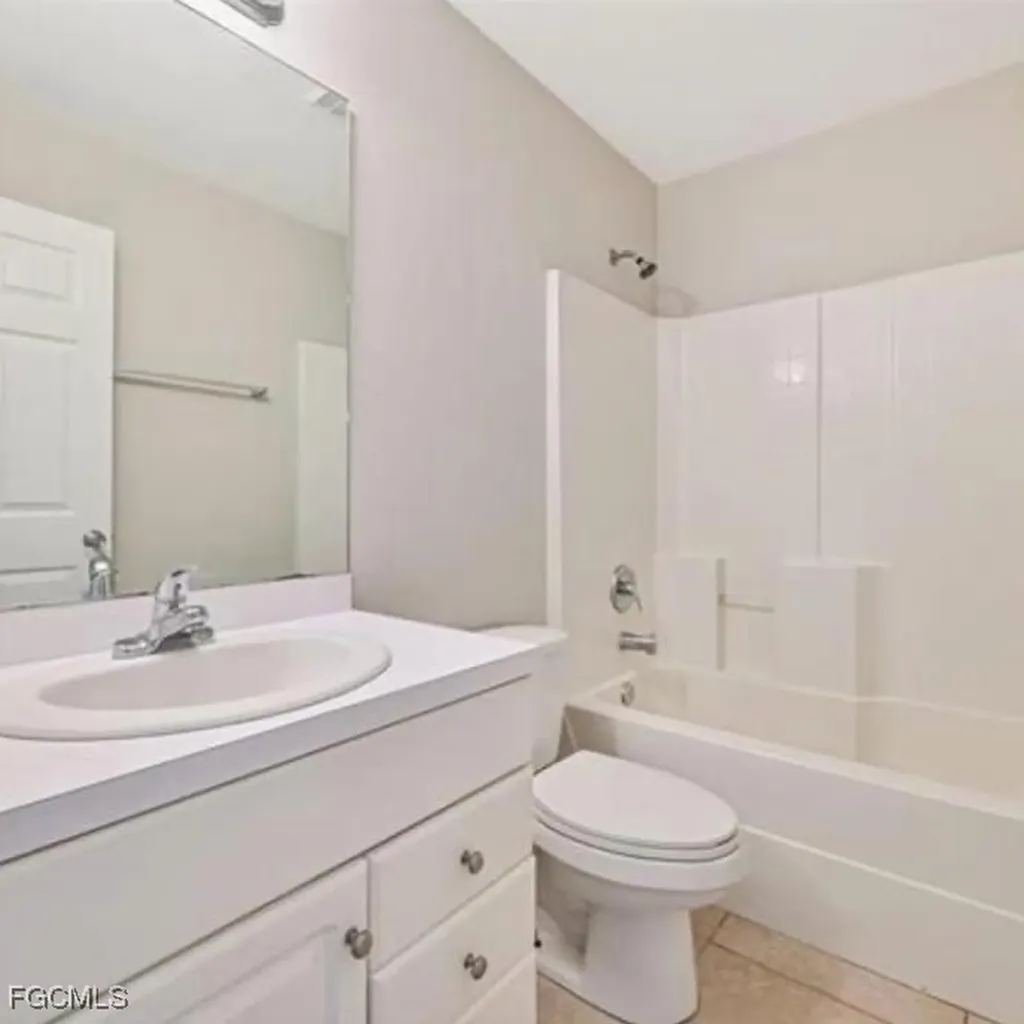 465-467 Lillon Avenue S Lehigh Acres FL 33974