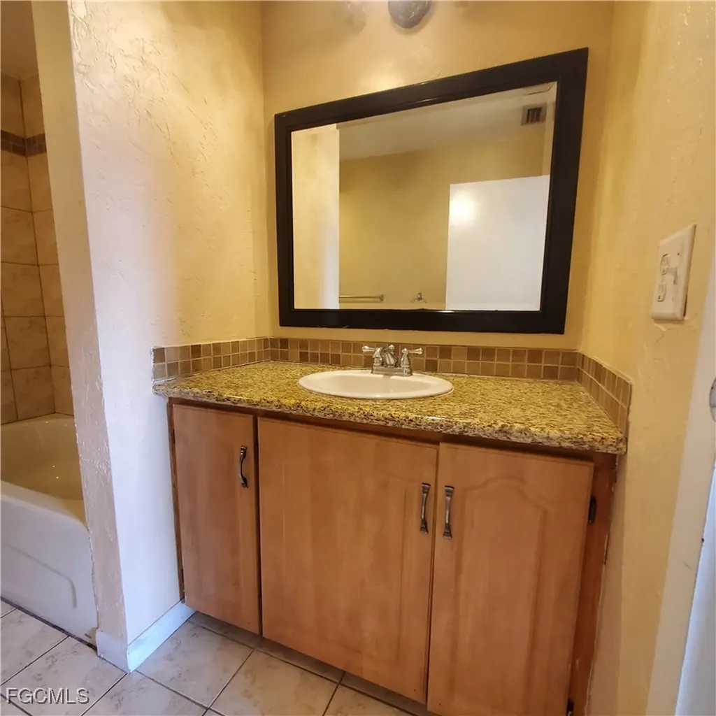 3704 Broadway Fort Myers FL 33901