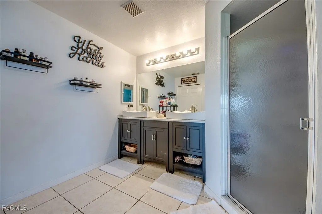 702 SW 11th Avenue Cape Coral FL 33991