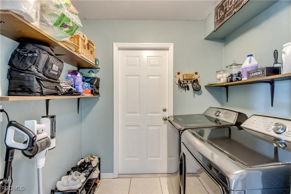 702 SW 11th Avenue Cape Coral FL 33991